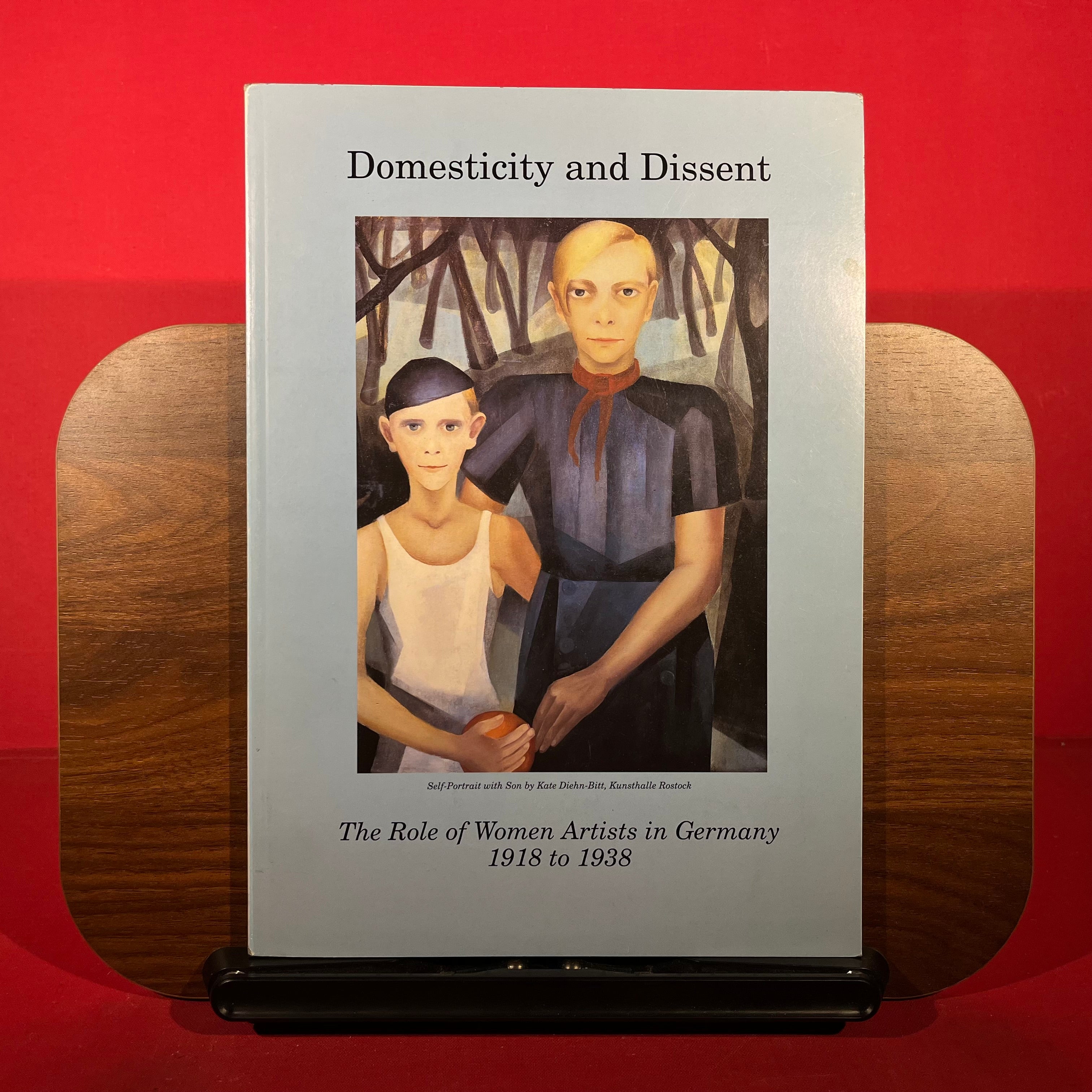 Domesticity and dissent: The role of women artists in Germany 1918-1938 = Haüsliches Leben und Dissens : die Rolle der Künstlerinnen auf Deutschland 1918-1938 (Leicestershire Museums publication)