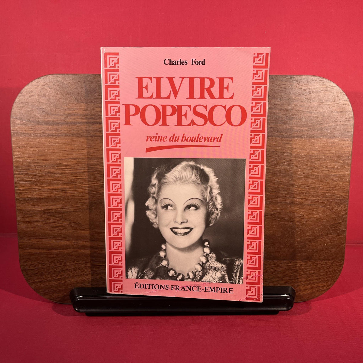 Elvire Popesci : Reine du Boukevard