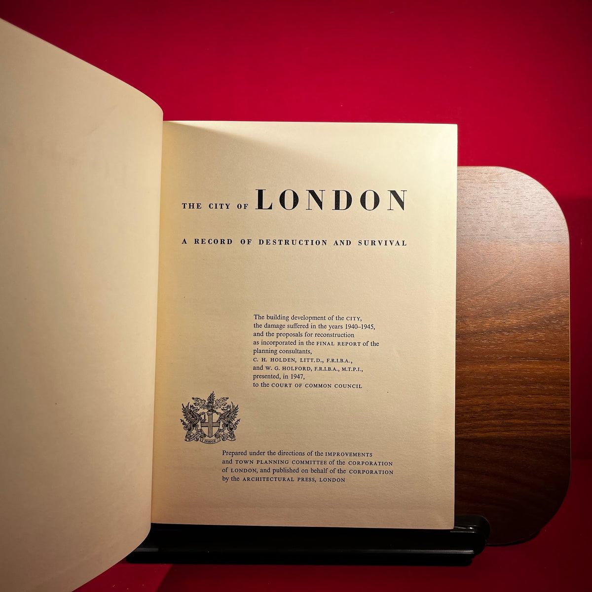 The City of London : A Record Of Destruction and Survival