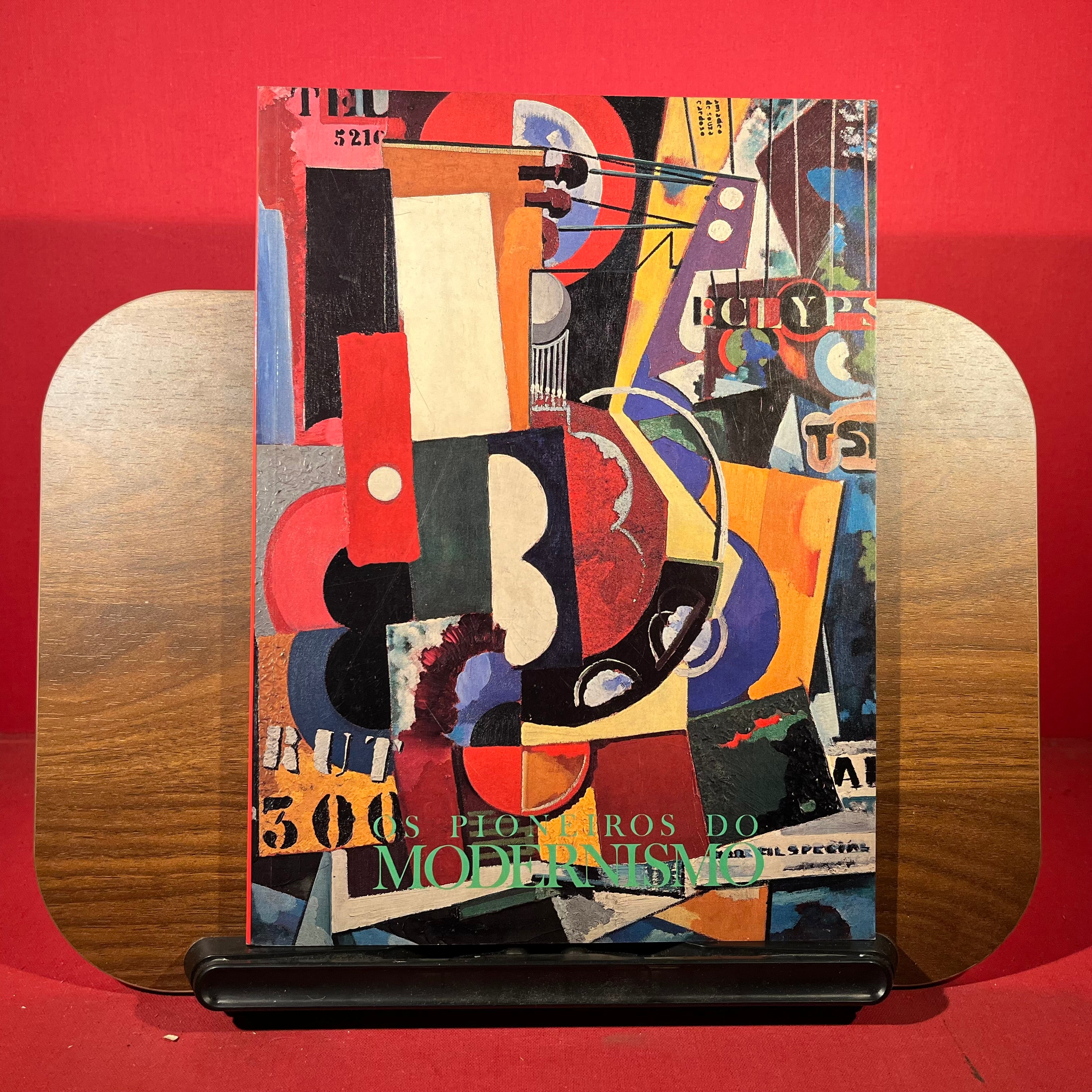 Os Pioneiros Do Modernismo, exh. cat. Galeria Do Leal Senado, etc. Macao, 1986-1987.