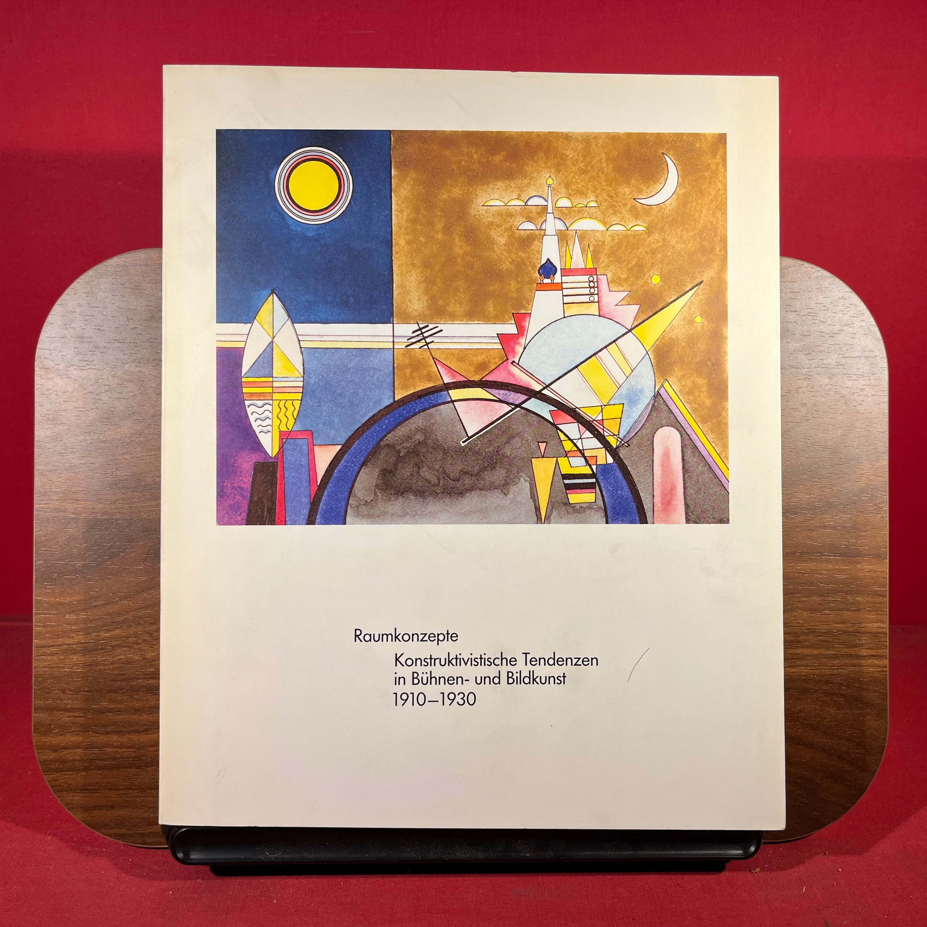 Raumokonzepte Konstruktivistische Tendenzen in Buhen und Bildkunst 1910- 1930, exh.cat.Stadtische Galerie im Sadelschen Kunstinstitut, Frankfurt, 1986.