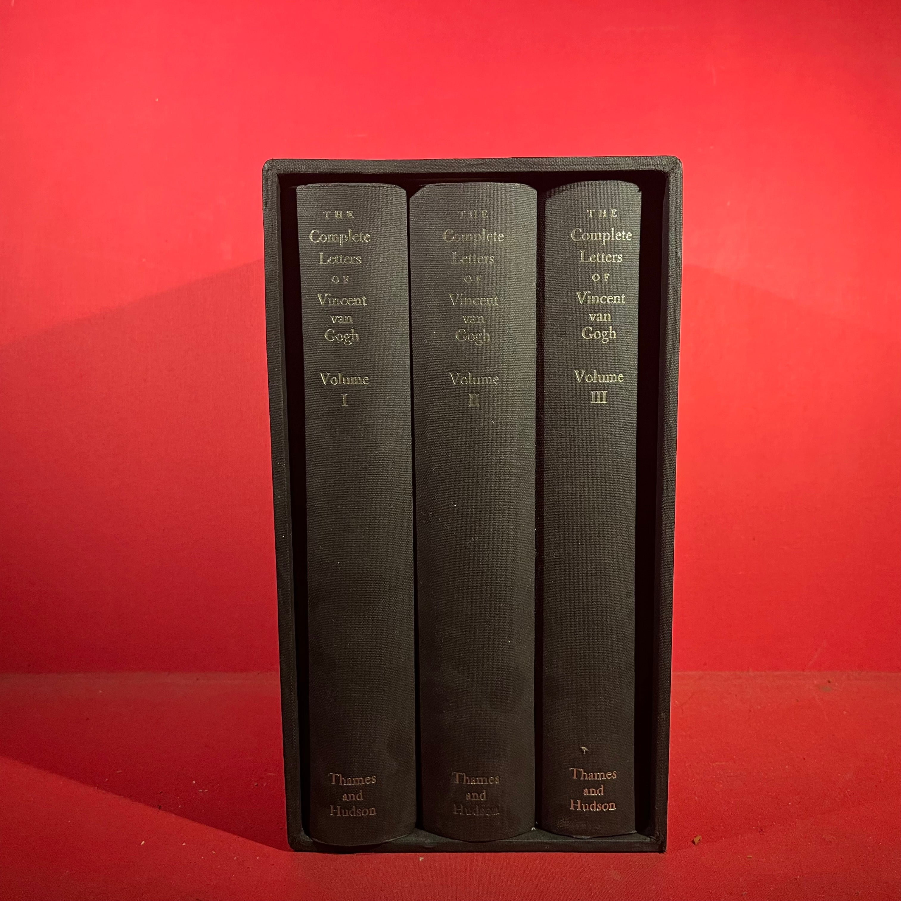 The Complete Letters of Vincent Van Gogh : with reproductions of all the drawings in the correspondence, Volumes 1, 2 and 3