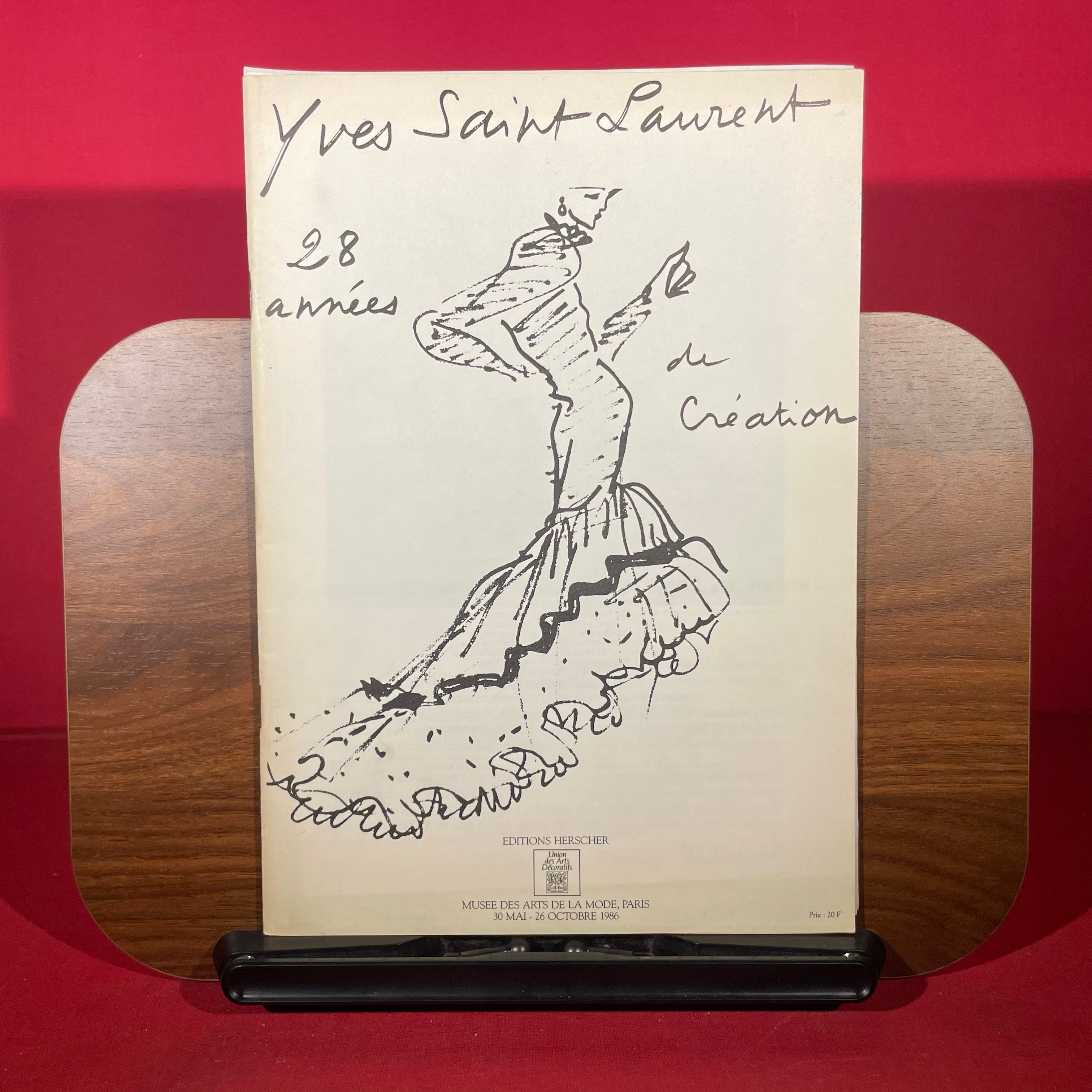 Yves Saint Laurent 28 années de création