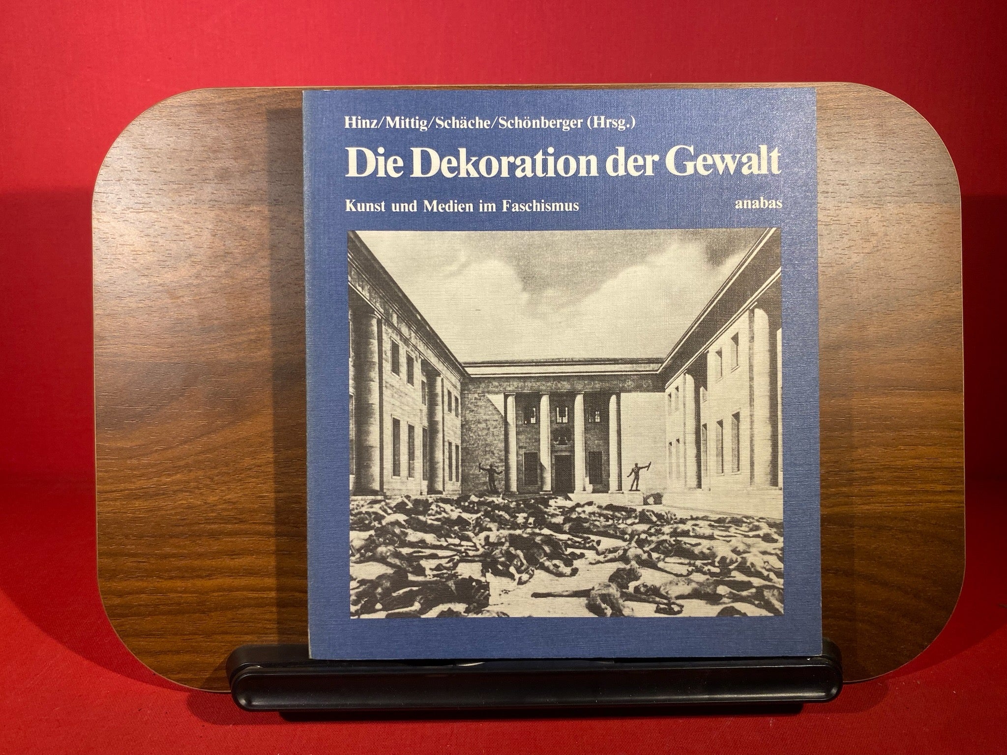 Die Dekoration der Gewalt