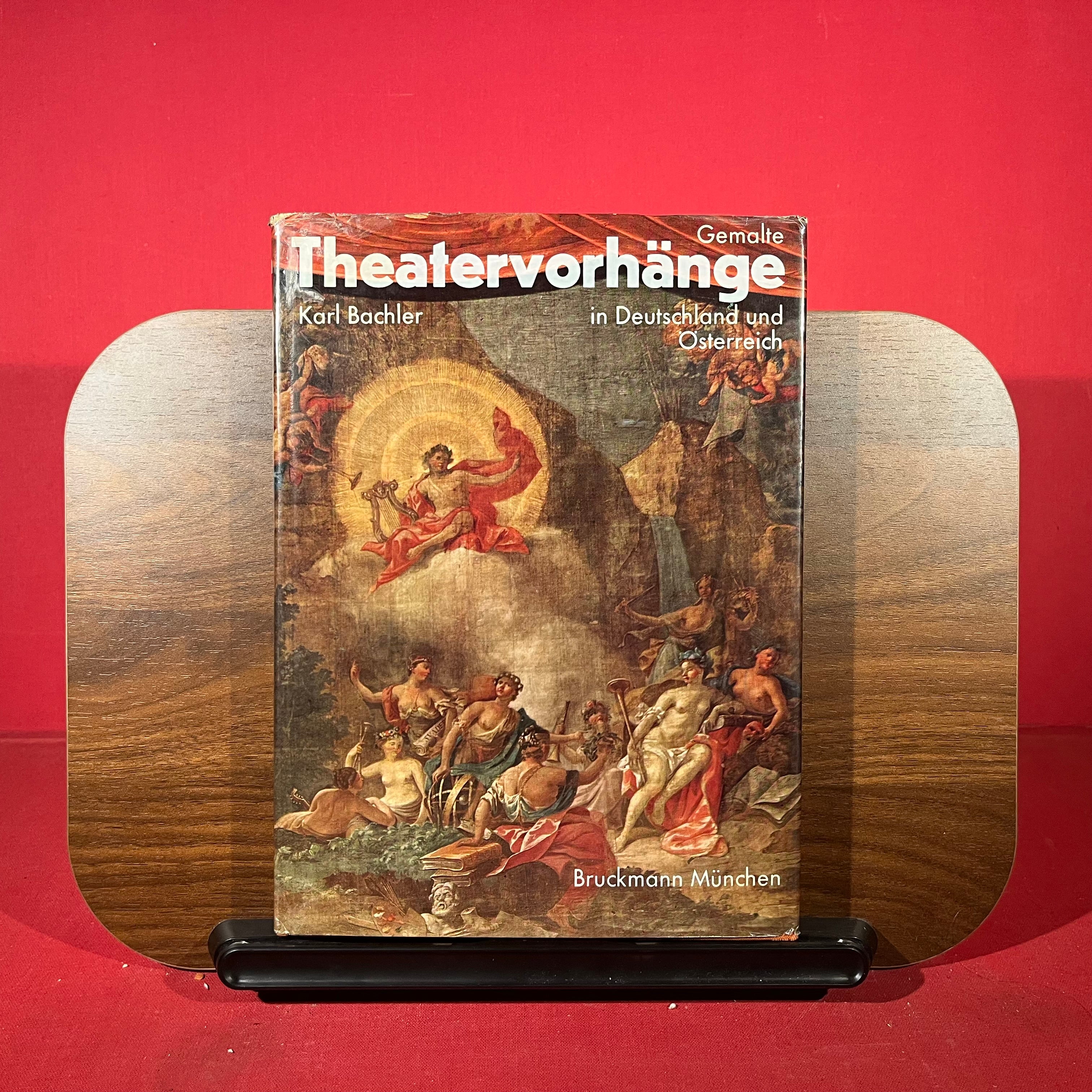 Gemalte Theatervorhänge. In Deutschland und Österreich