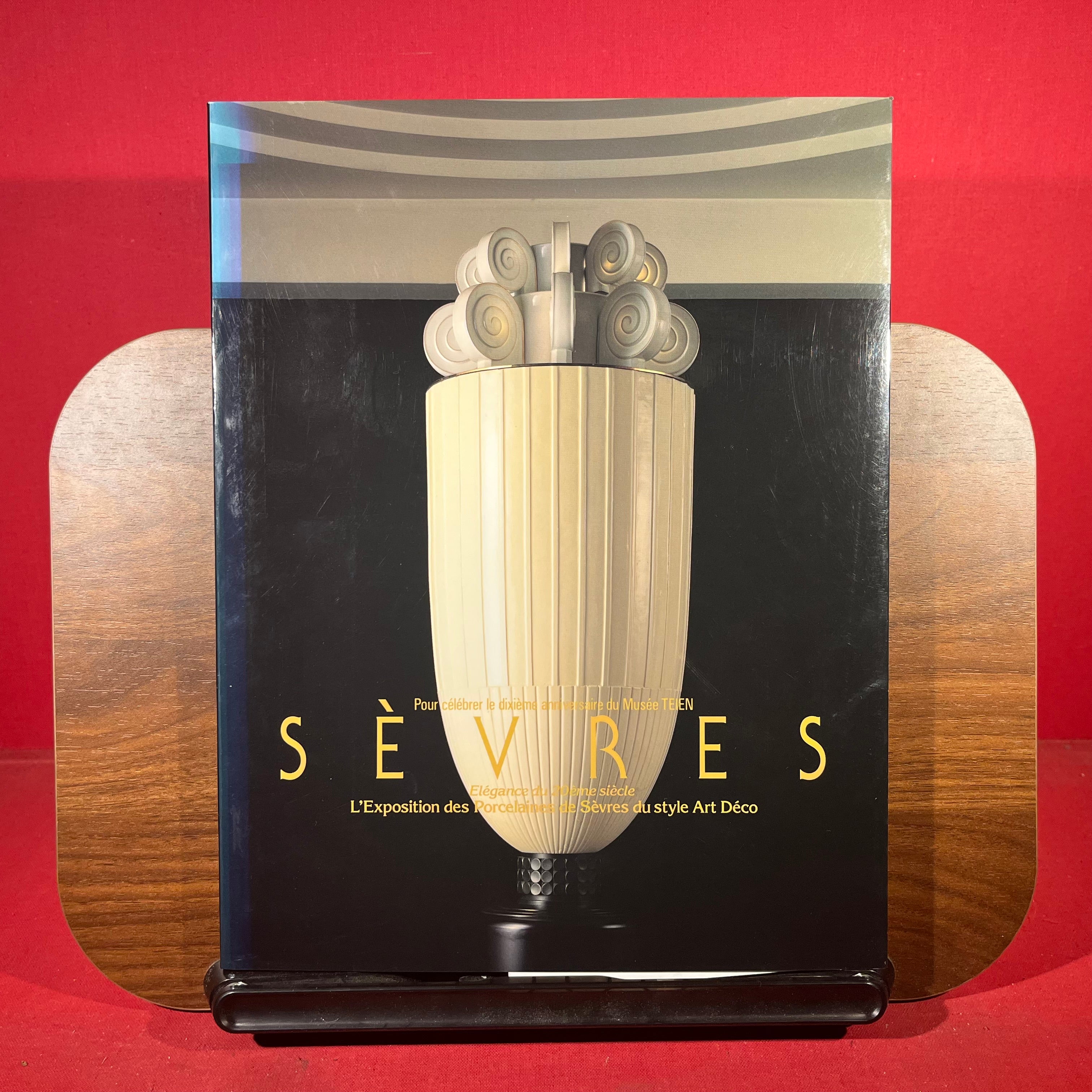 Sevres : Elegance du 20eme siecle : L'Exposition des Porcelains de Sevres du style Art Deco, exh. cat. Tokyo Metropolitan Teien Art Museum, Japan, 1993