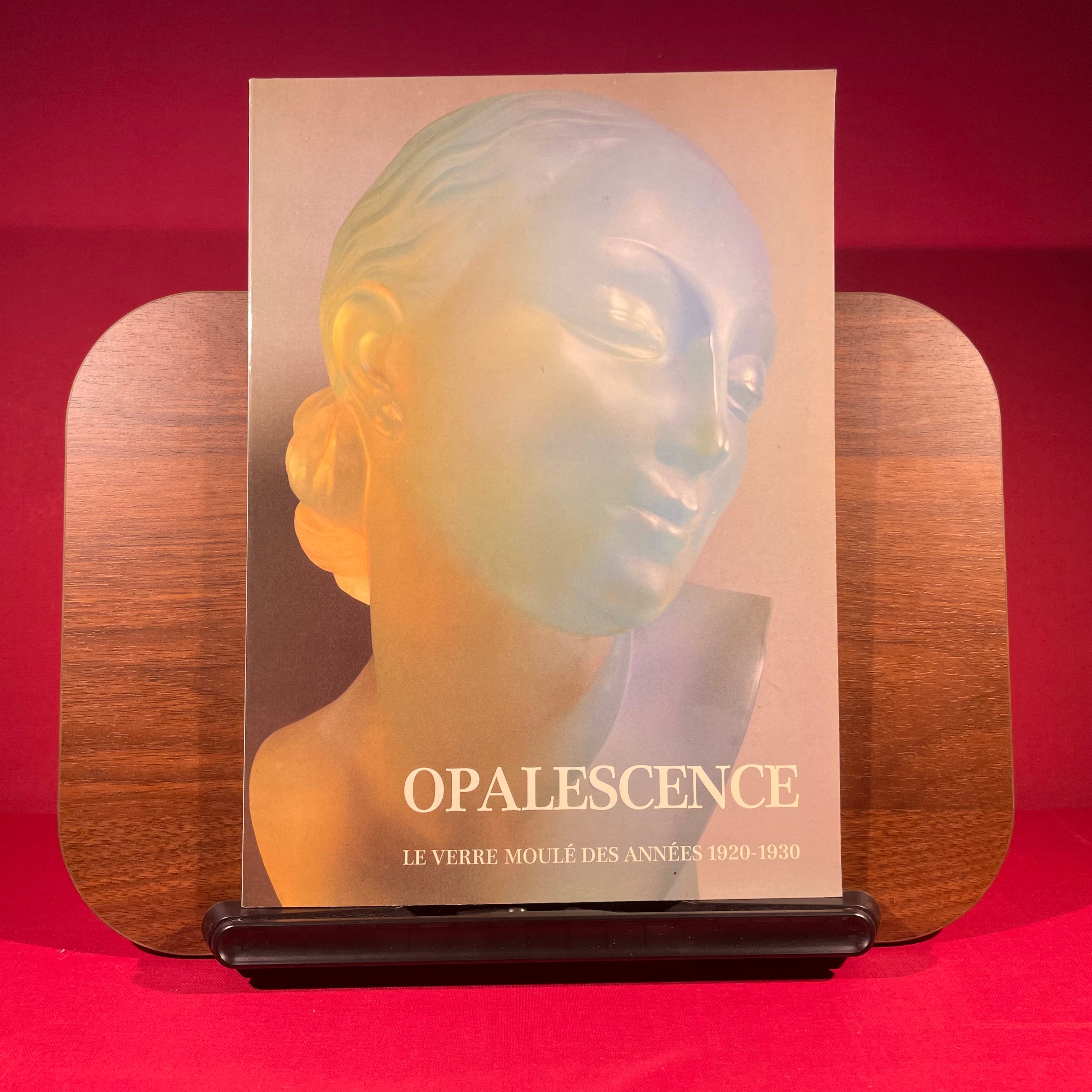 Opalescence : Le Verre Moule Des Annees 1920-1930, Banque Bruzelles-Lambert, Place Royale, Brussels, Belgium, 1986.