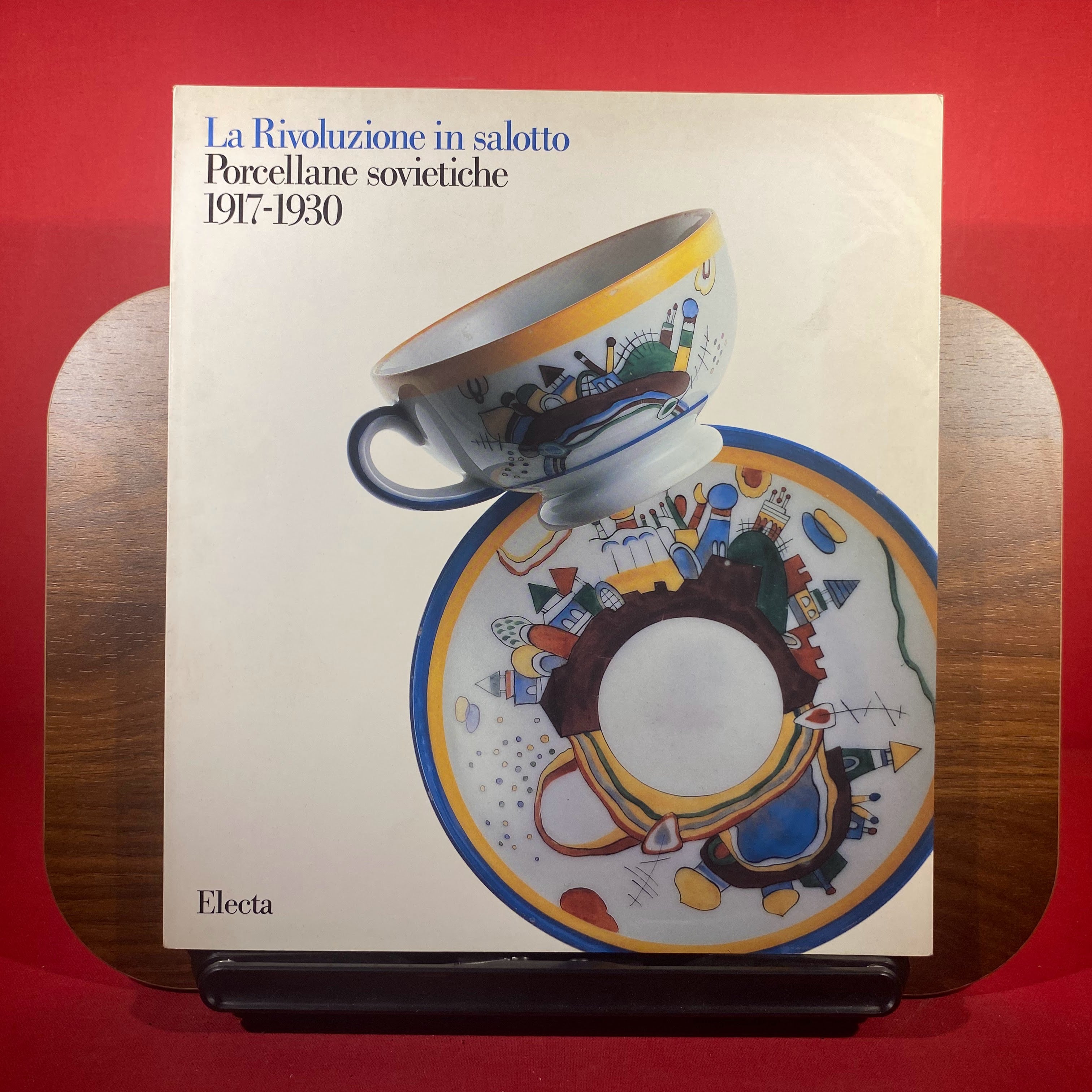 La Rivoluzione in Salotto: Porcellane Sovietiche 1917-1930