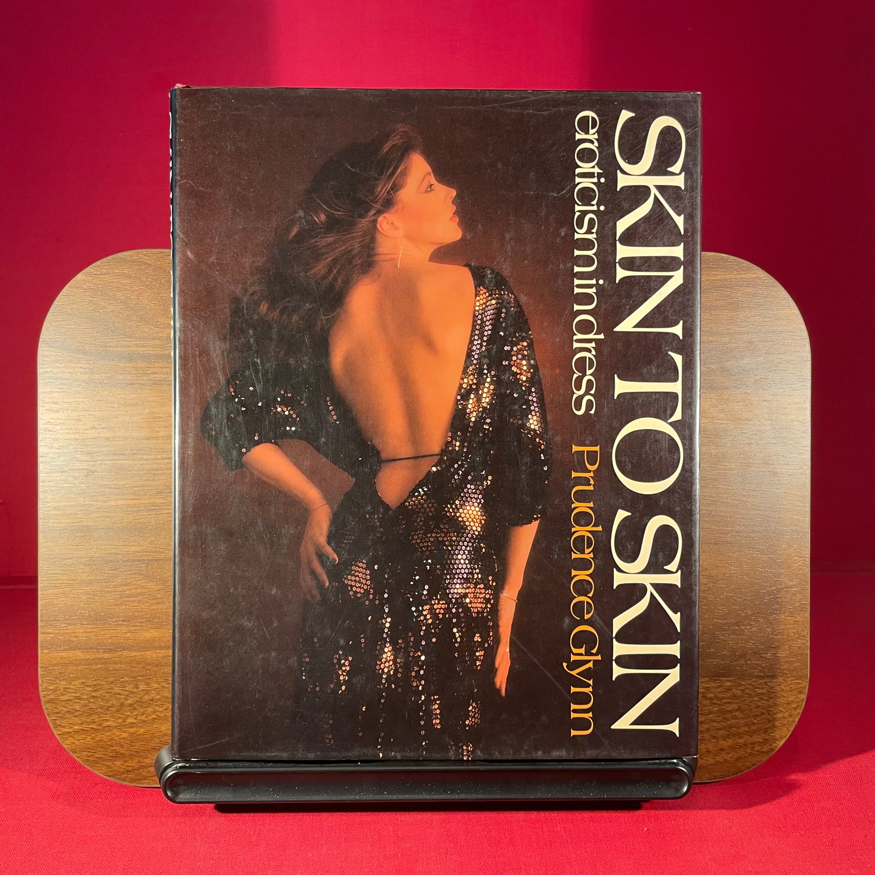 Skin to skin: eroticism in dress