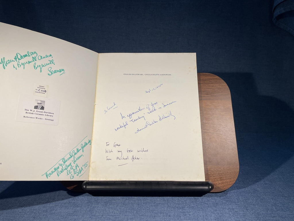 English Delftware / Engels Delfts Aardewerk, SIGNED