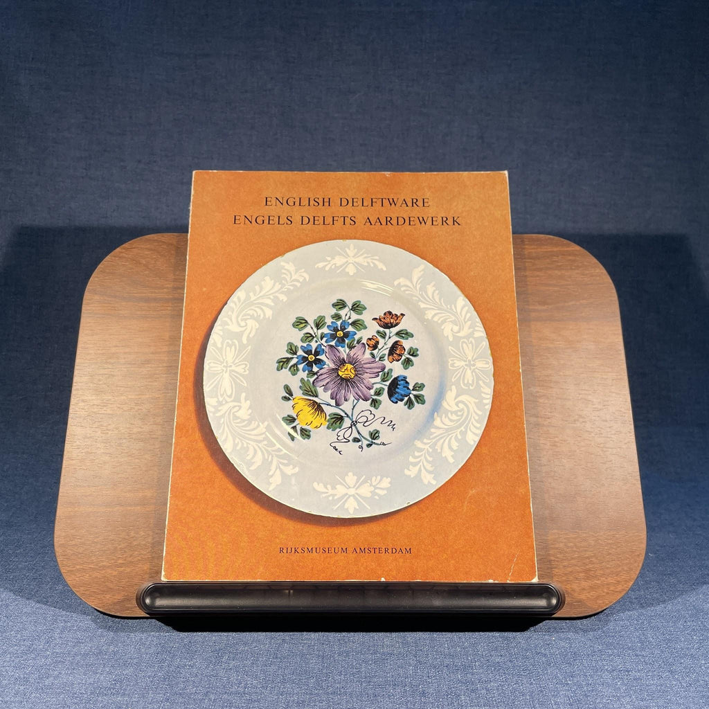 English Delftware / Engels Delfts Aardewerk, SIGNED