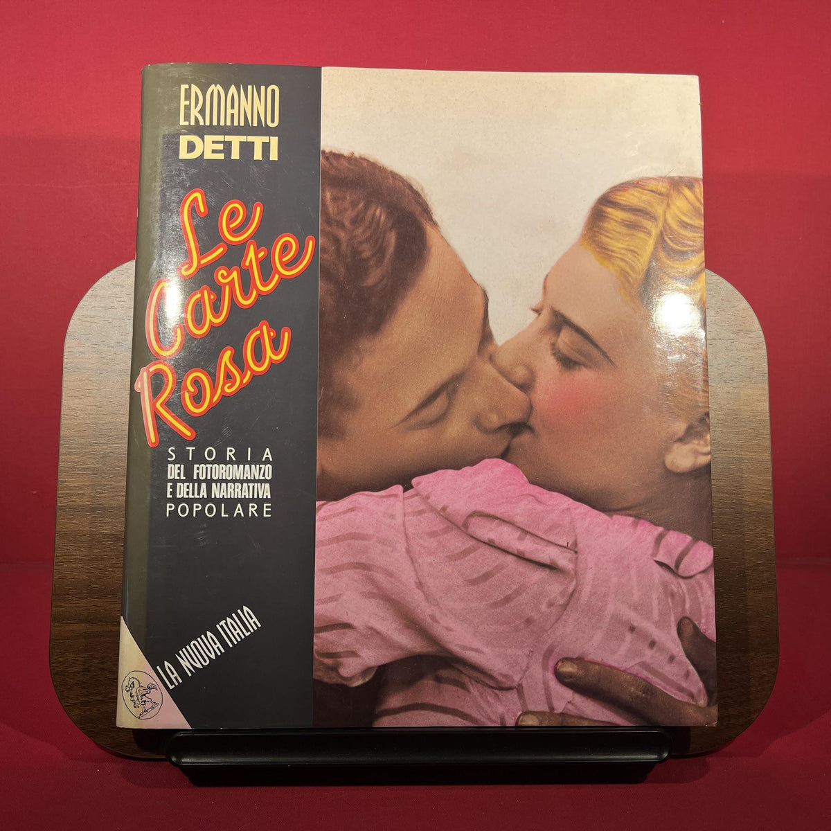 Le carte rosa. Storia del fotoromanzo e della narrativa popolare.