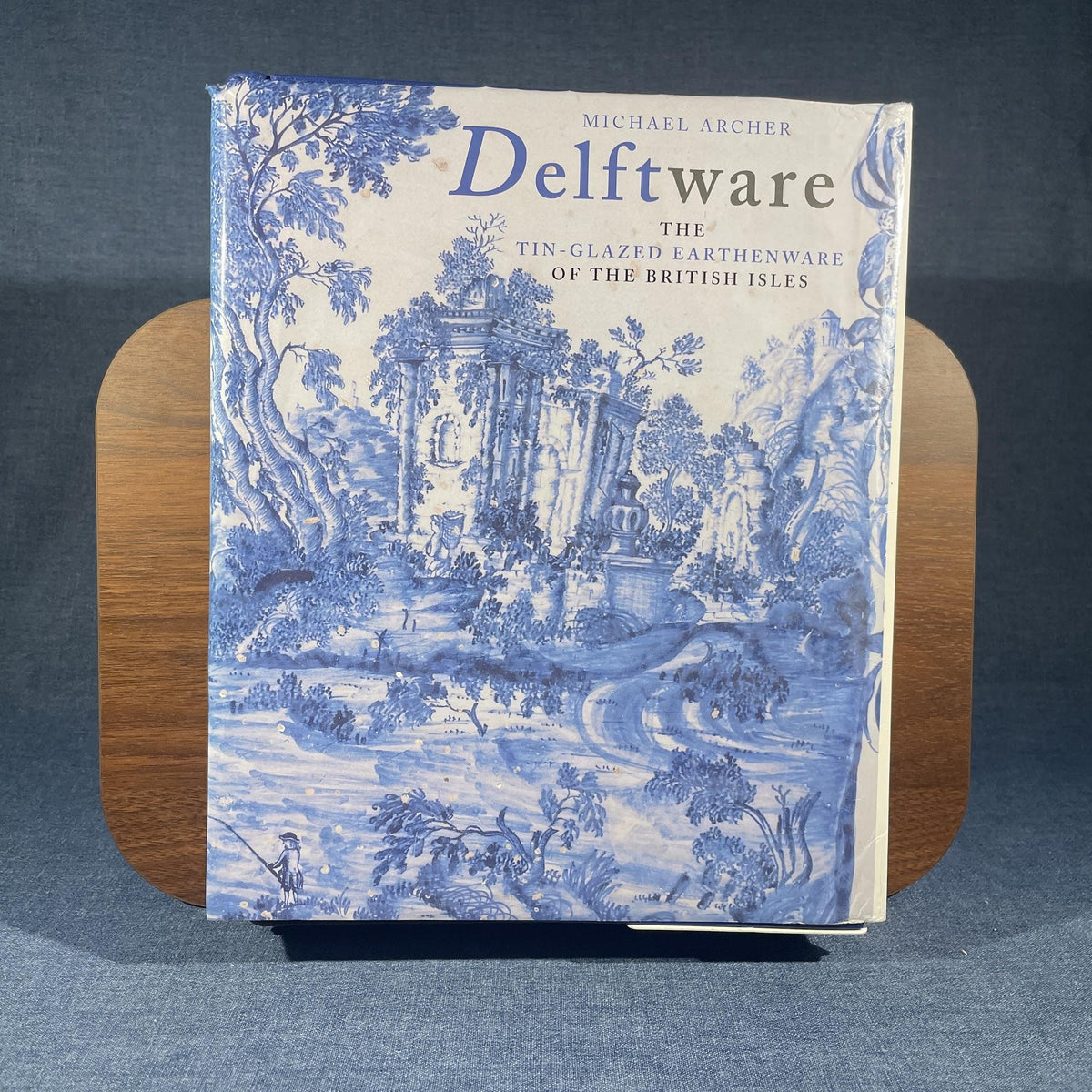 Delftware: The Tin-Glazed Earthenware of the British Isles (V&A Catalogue)